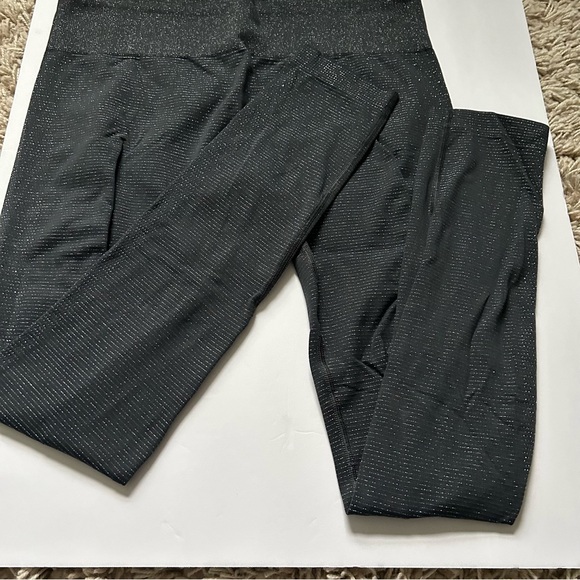 🩷ATHLETA SEAMLESS GLITTER SPARKLE BLUE SIZE MEDIUM TRENDING LEGGINGS PANTS - Picture 8 of 9